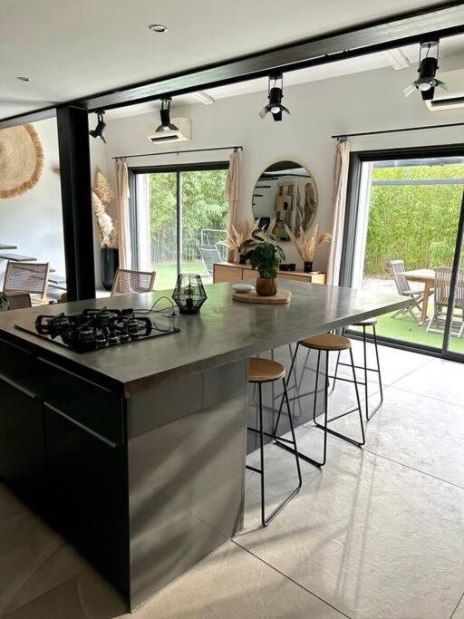 Superbe Maison Avec Jacuzzi Ventabren 外观 照片